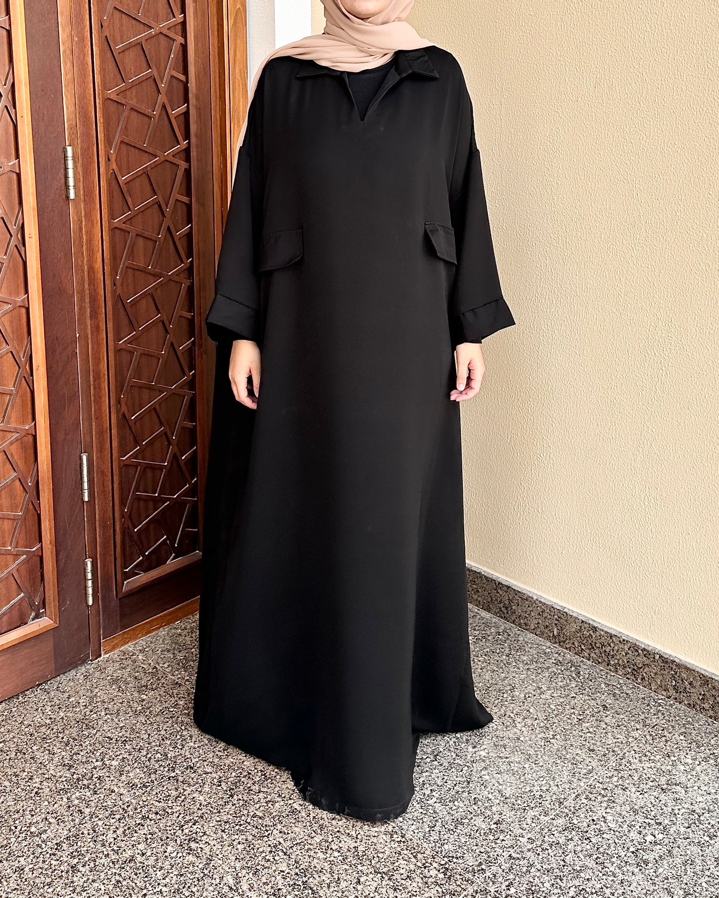 عباية نيدا الكورية السوداء