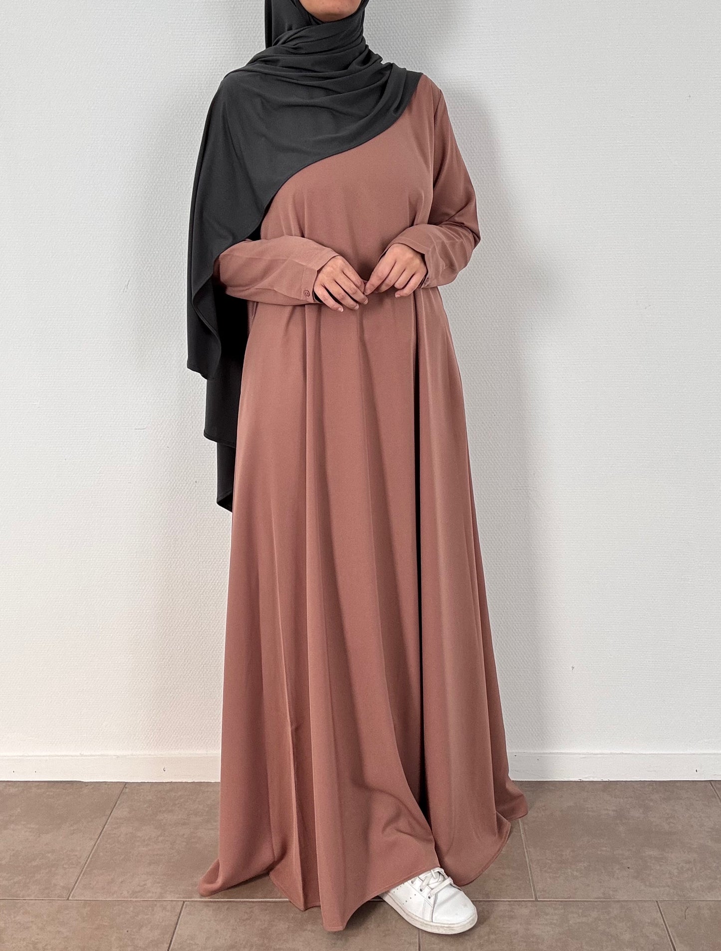 عباية عارية واسعة