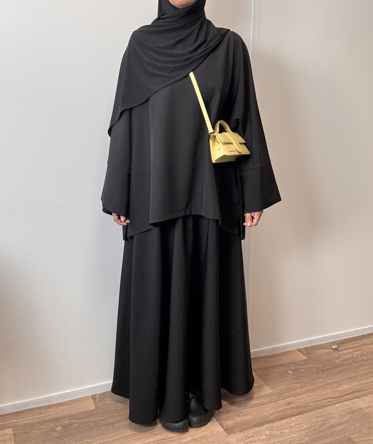 Black set with flared skirt
