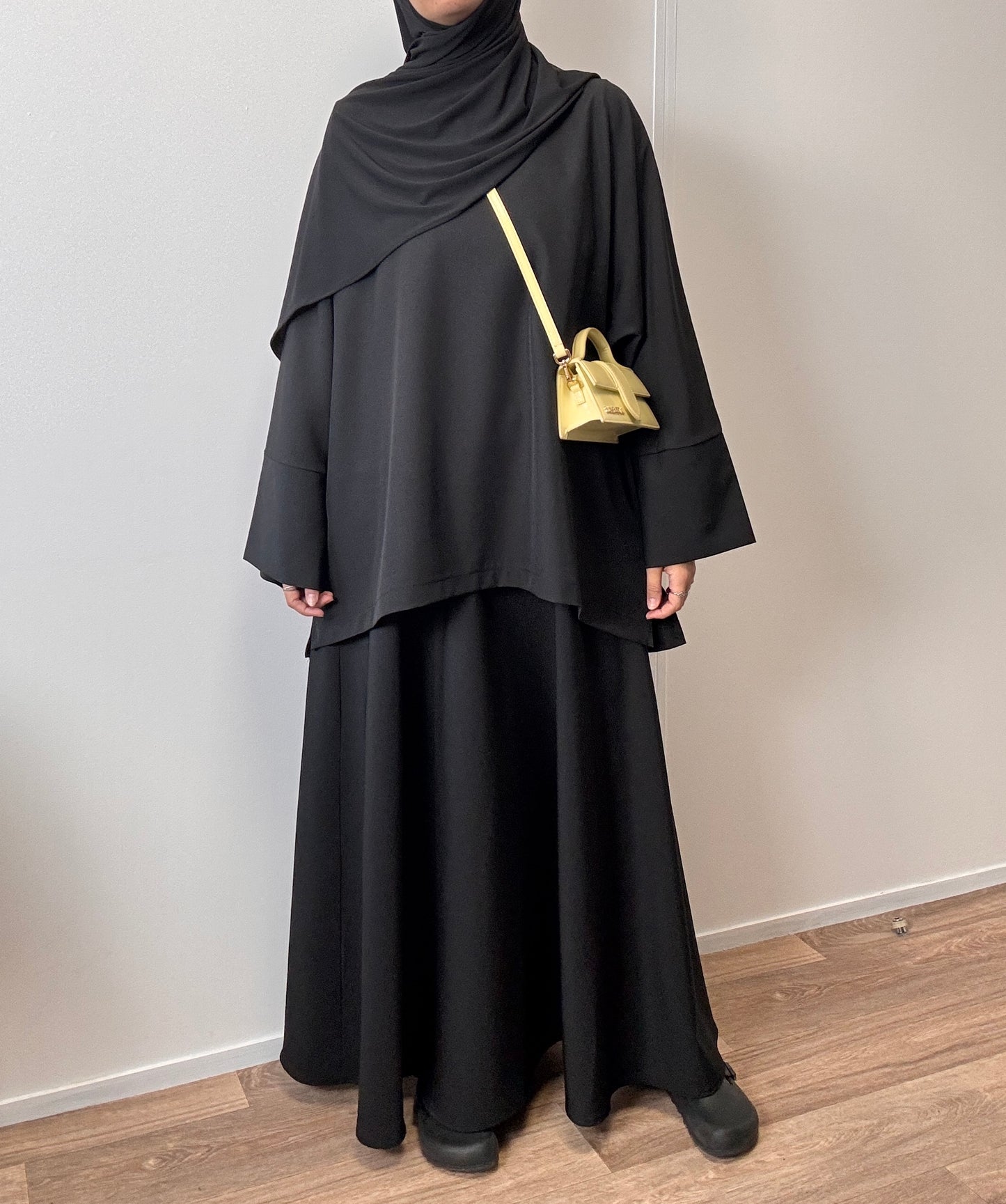 Black set with flared skirt