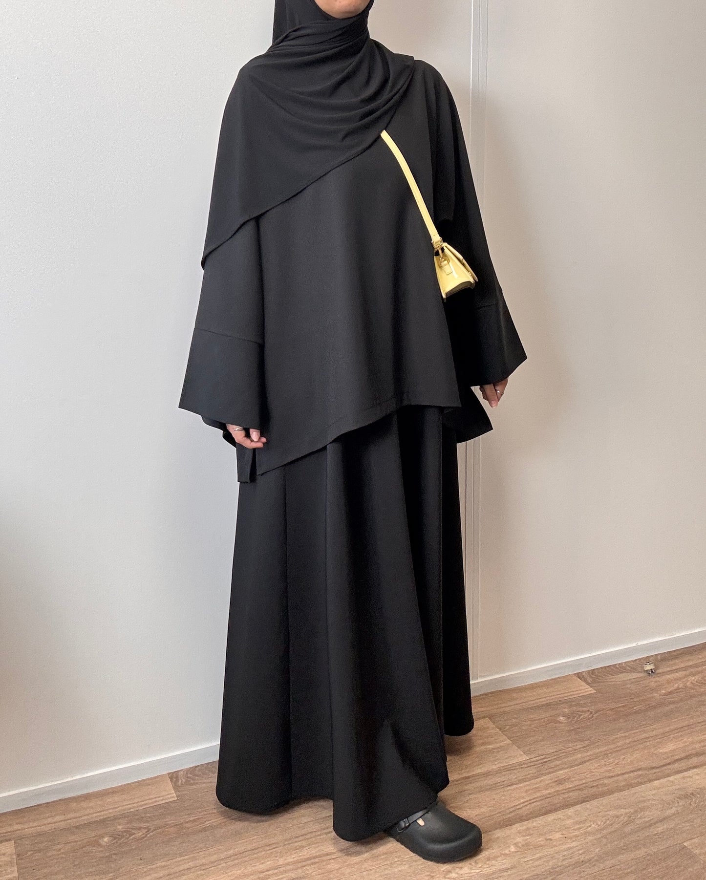 Black set with flared skirt