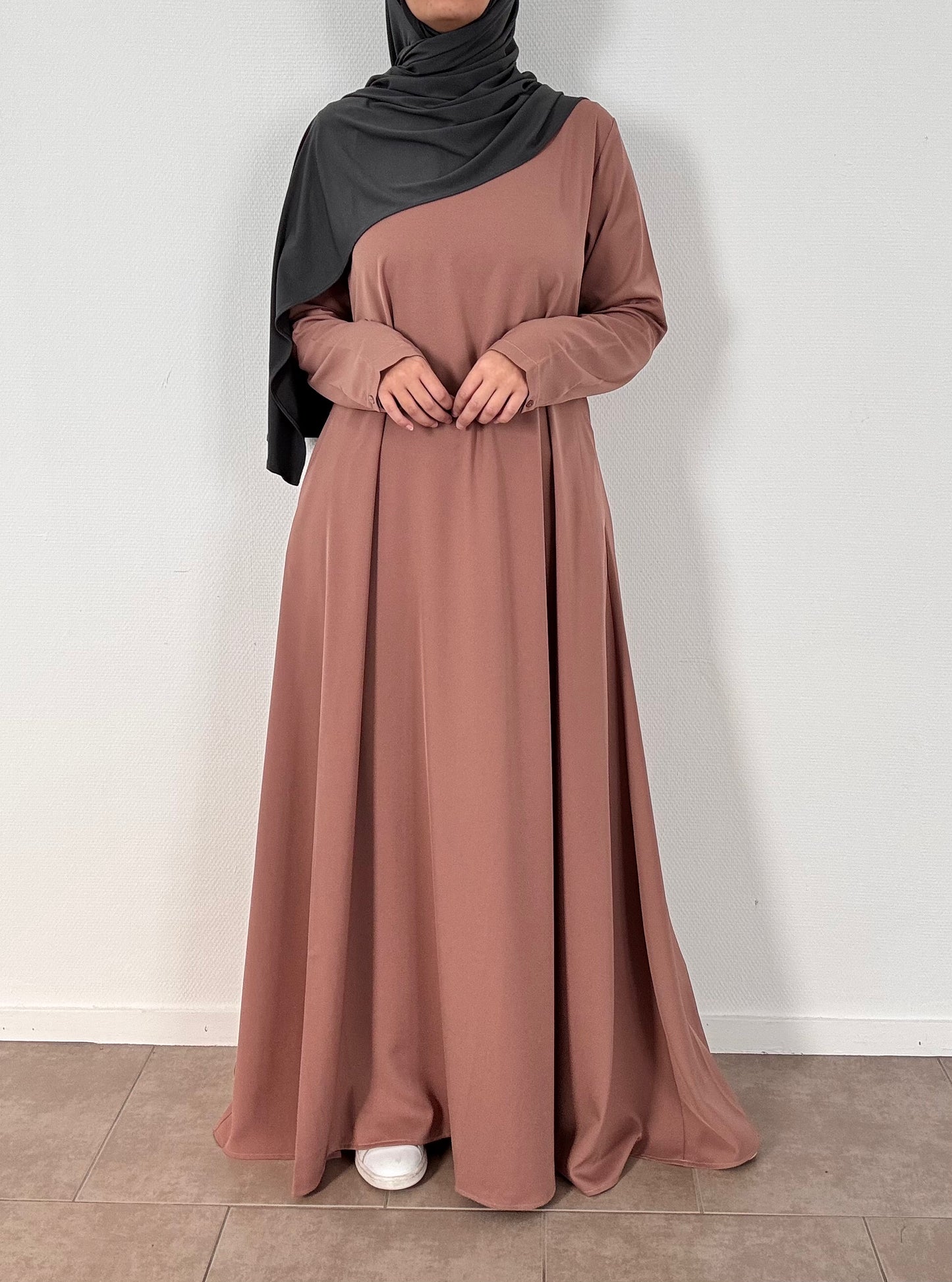 عباية عارية واسعة