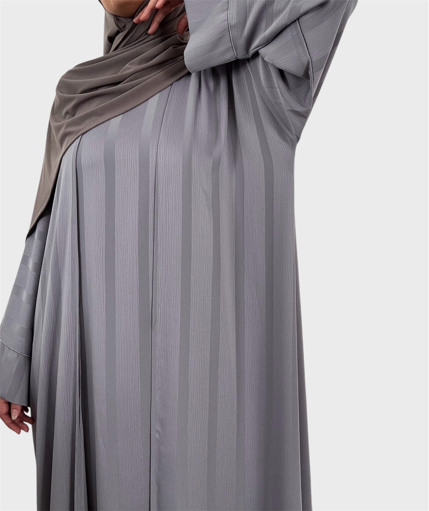 طقم ساتان أزرق