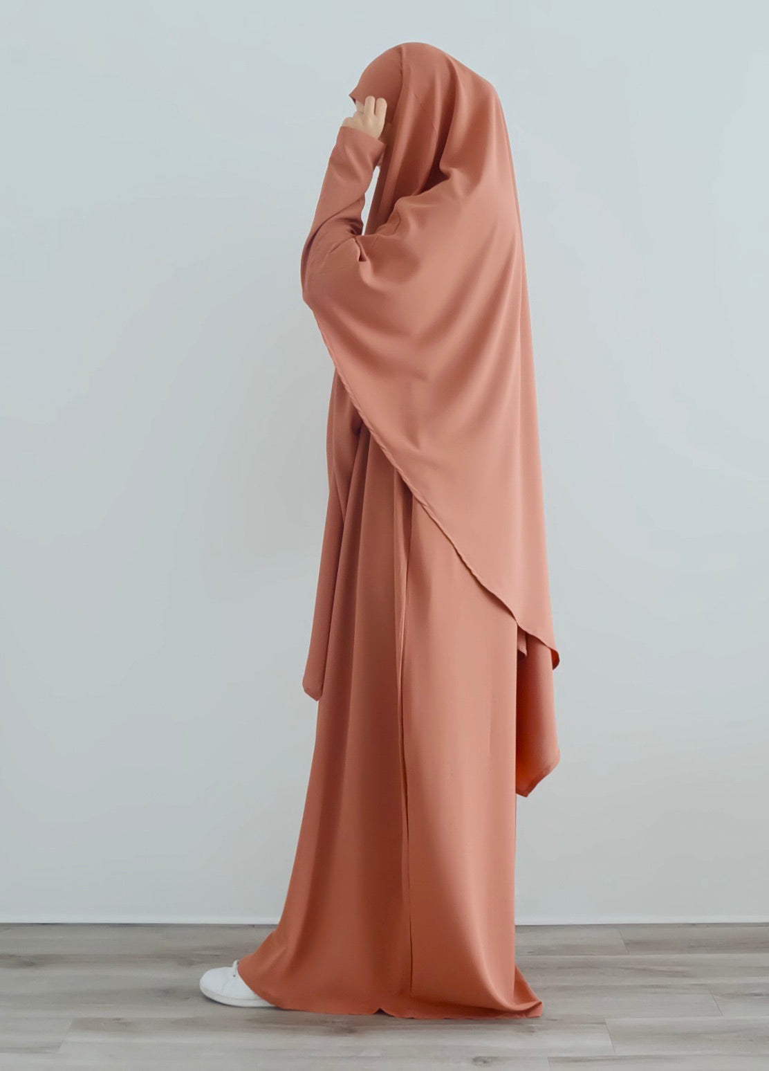 Ensemble abaya et khimar en terre cuite