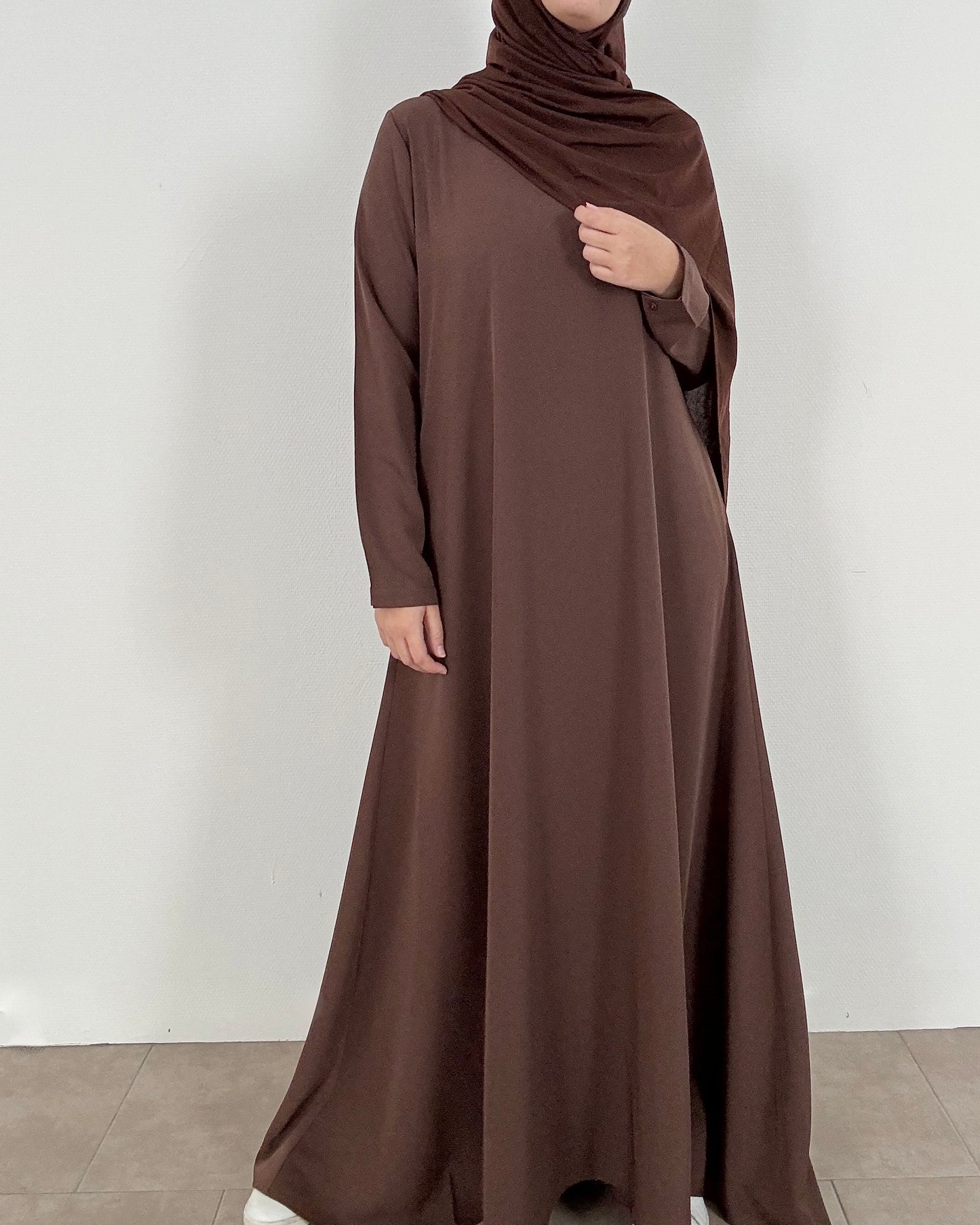 عباية بنية واسعة