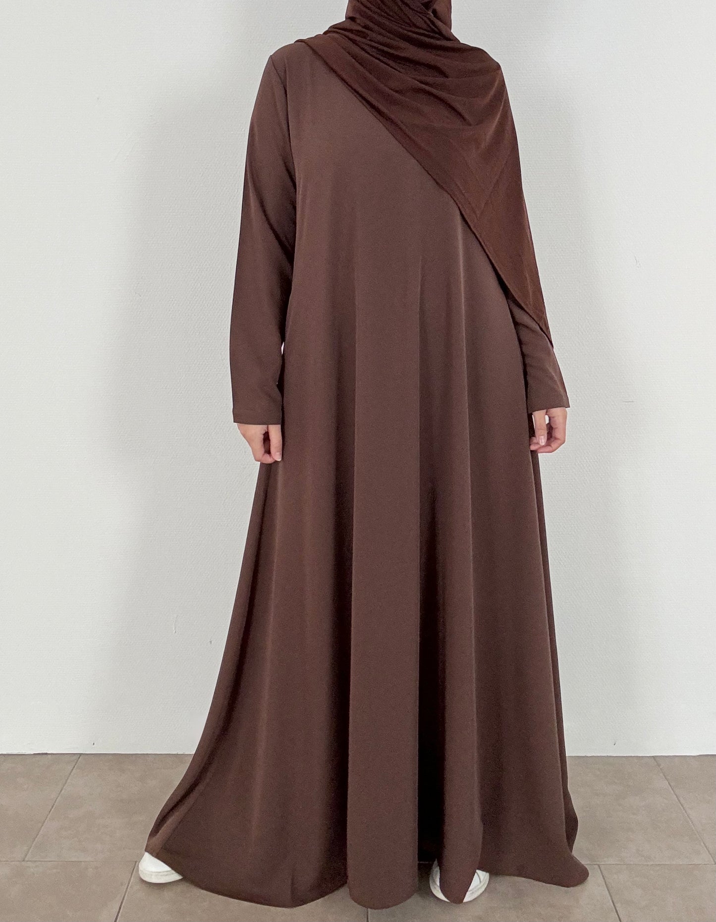 عباية بنية واسعة