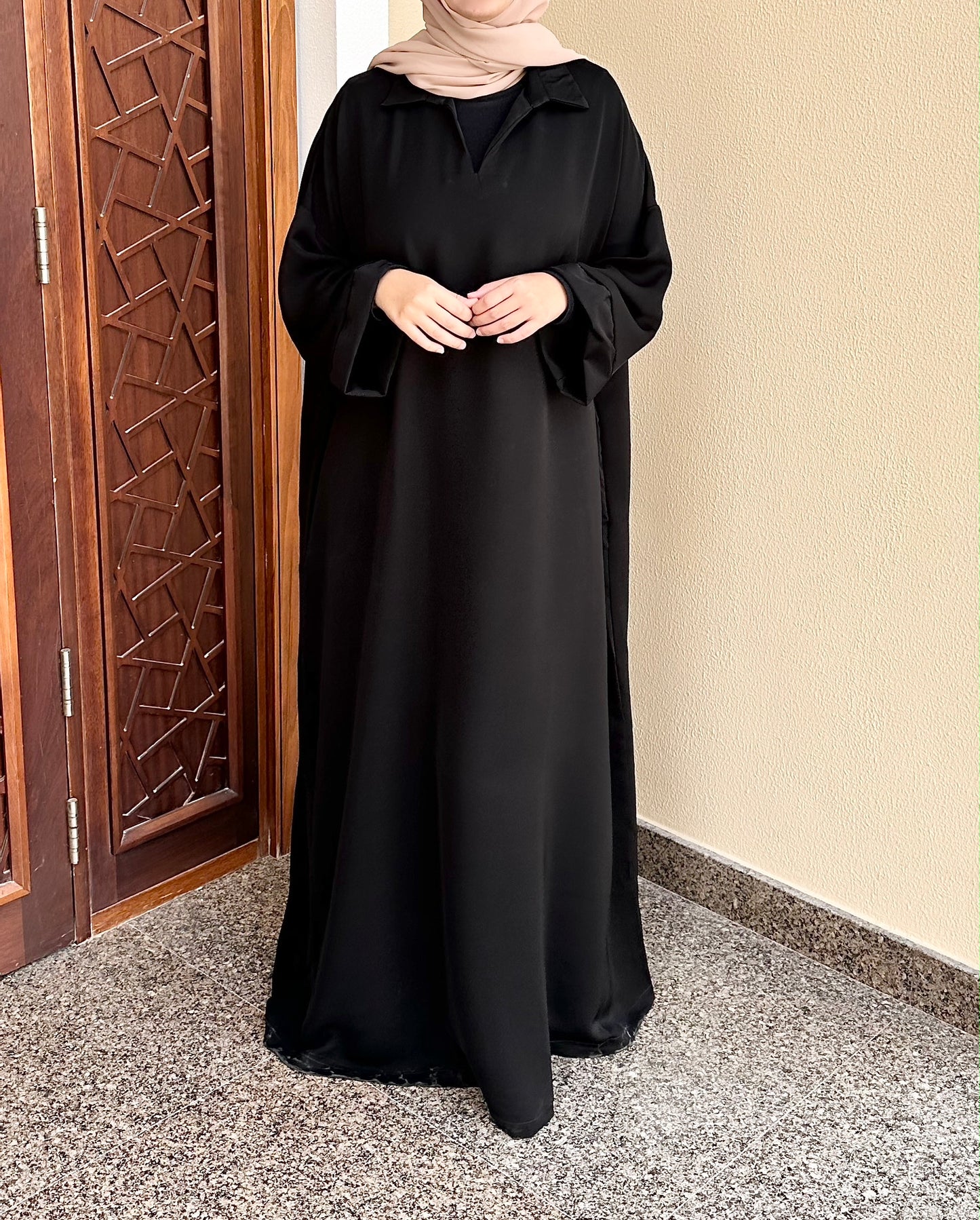 عباية نيدا الكورية السوداء