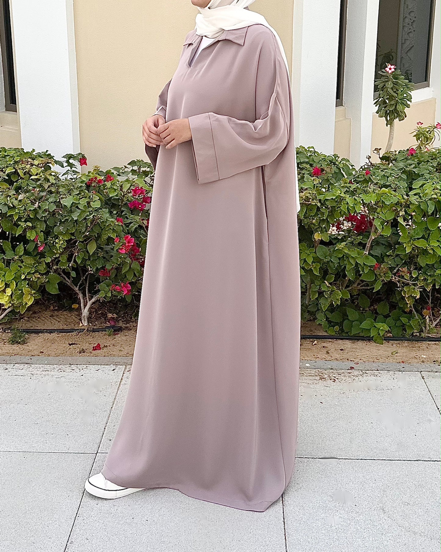 عباية نيدا باللون البني