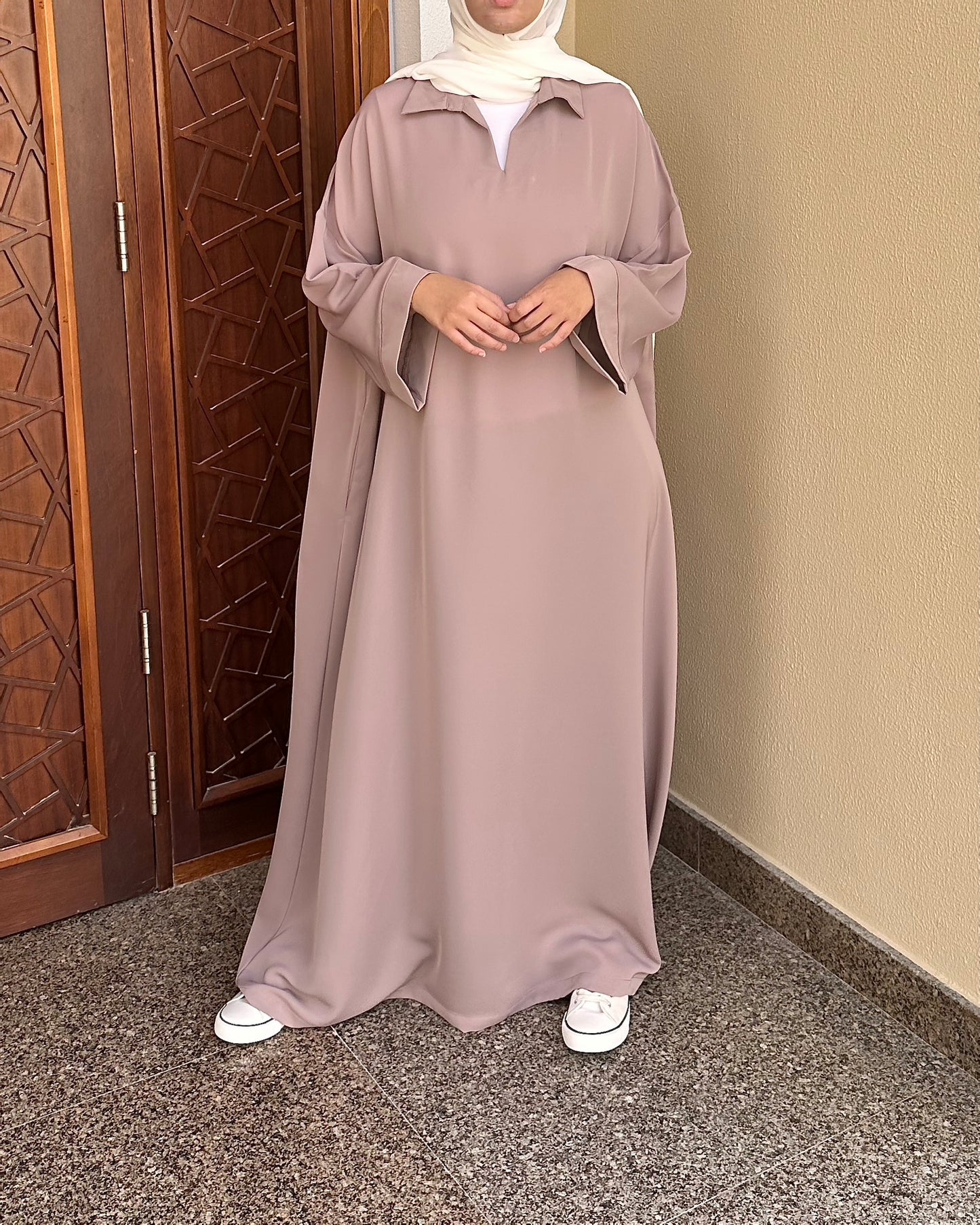 عباية نيدا باللون البني