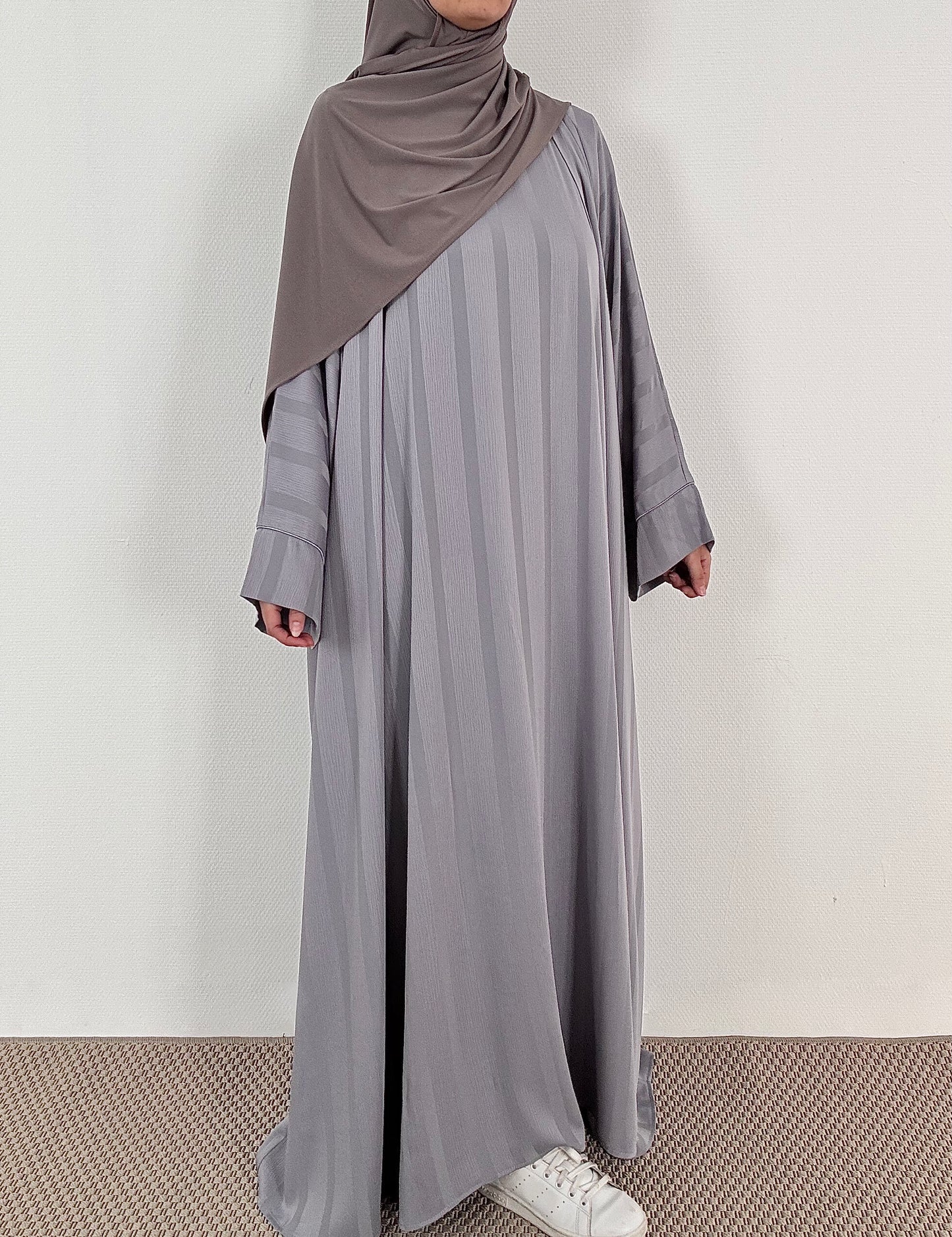طقم ساتان أزرق