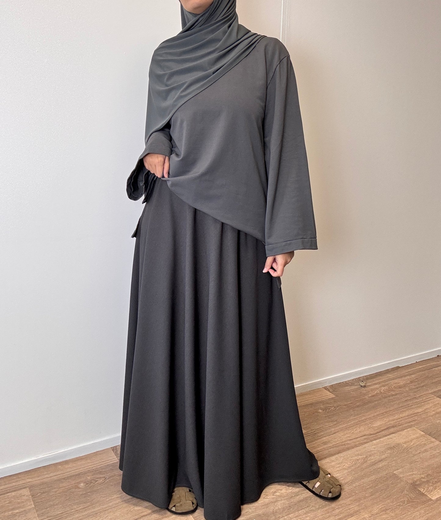 Anthracite flared skirt