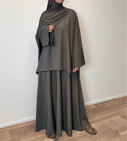Ensemble anthracite avec jupe évasée