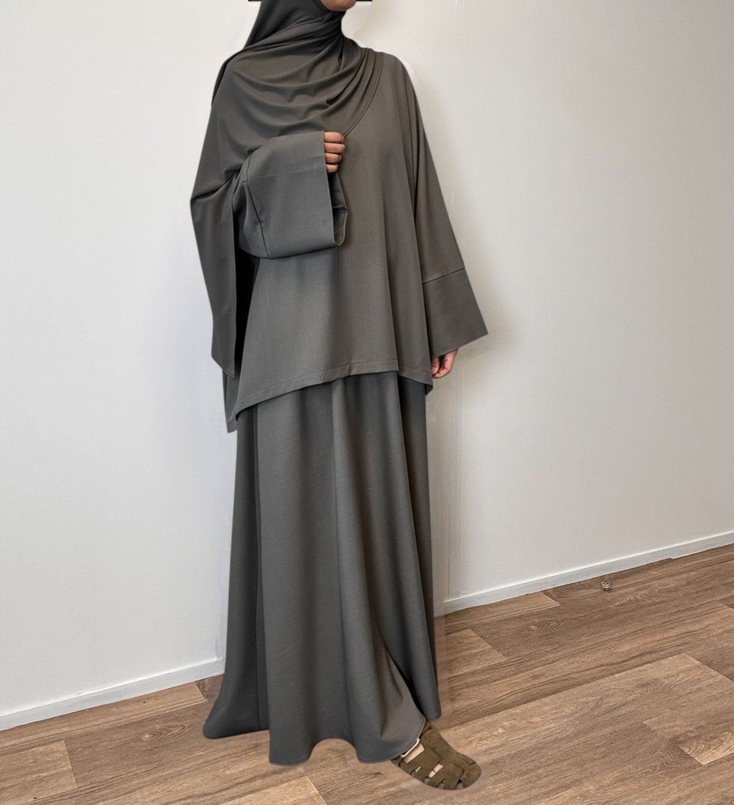 Ensemble anthracite avec jupe évasée